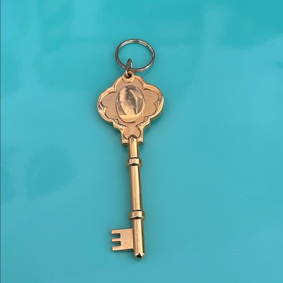 Disney Grand Floridian Keychain - Picture 3 of 5